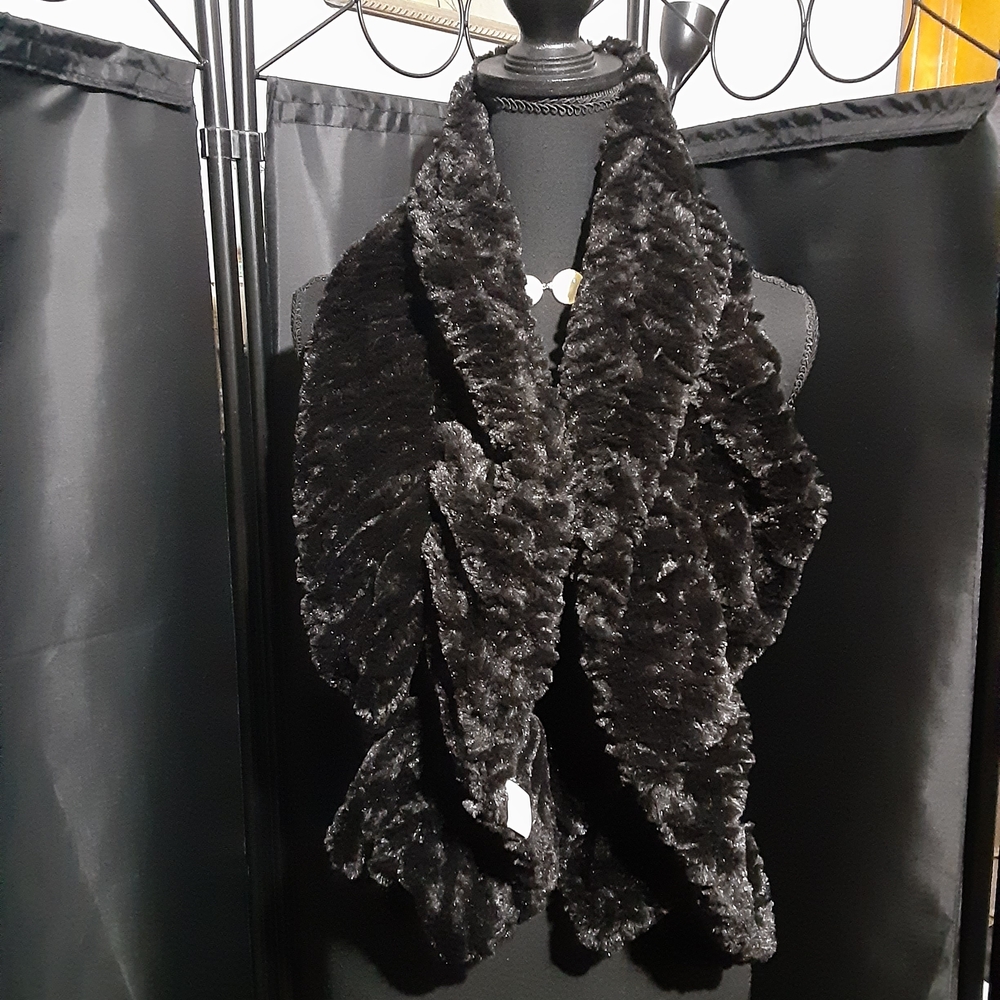 Croft & Barrow Women's  Faux Fur Black Scarf Velour Whimsigoth